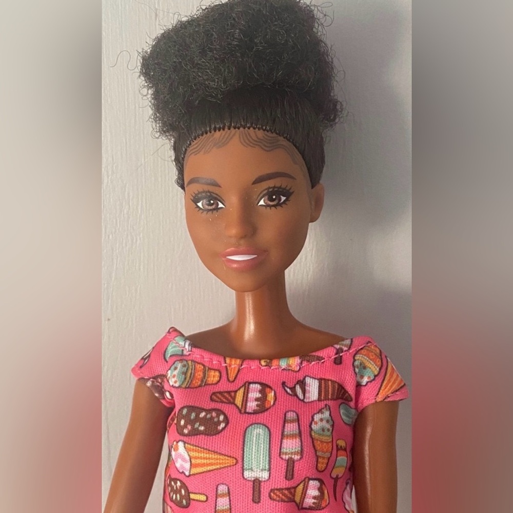 BARBIE - FASHIONISTA DOLL with Pink Ice Cream Dress